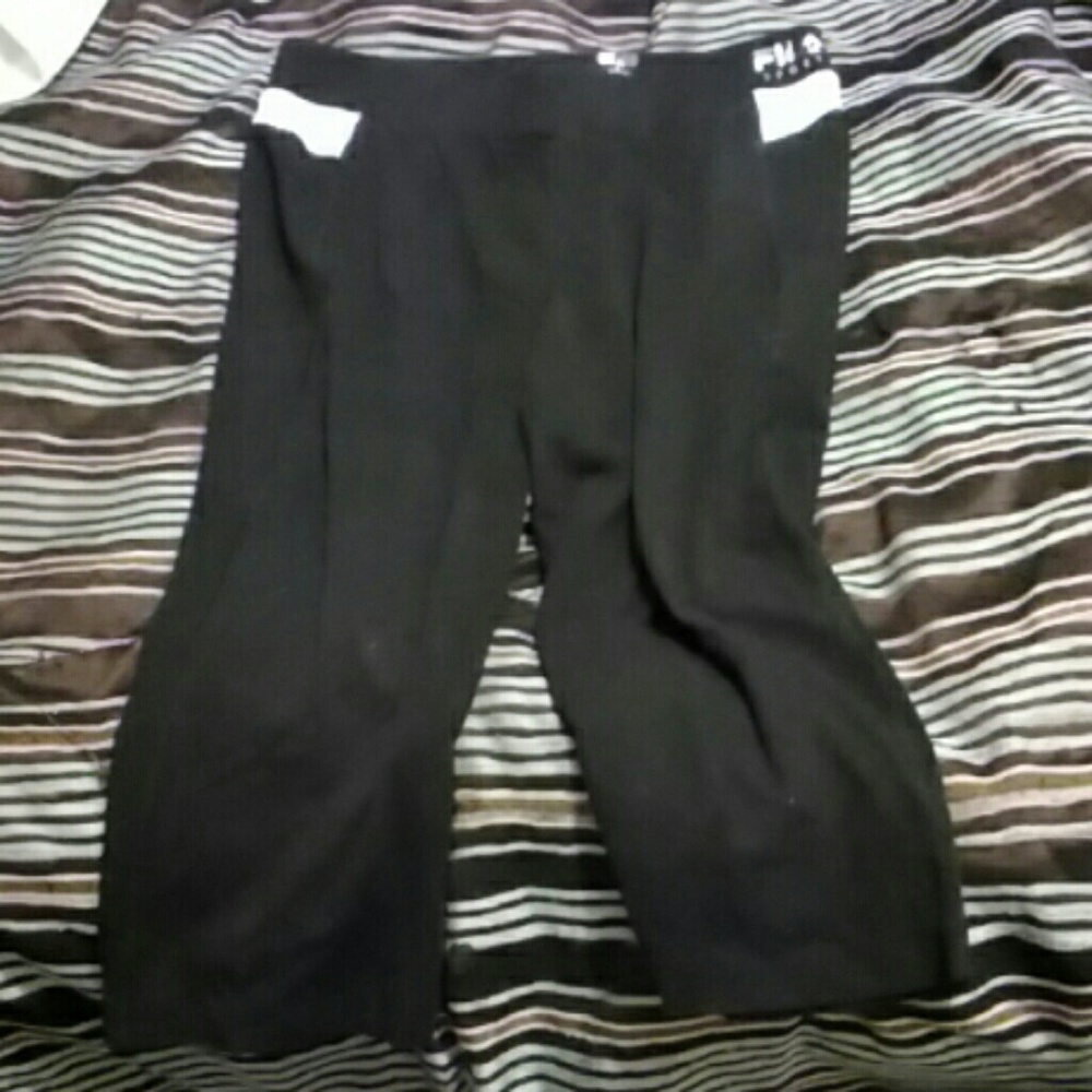 F i l a Capri yoga pants.